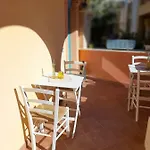 לינה וארוחת בוקר Villamereu 4*